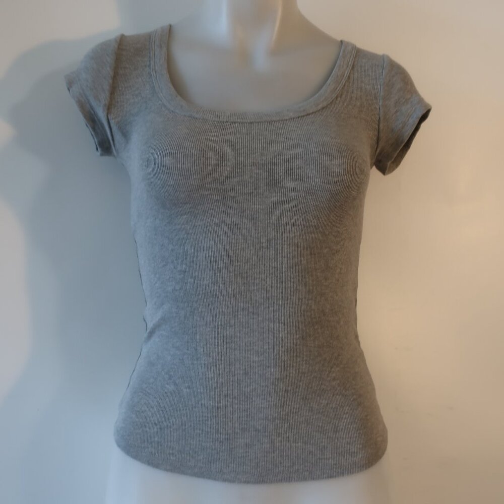 NWOT Womens Suzette Collection Gray Scoop Neck Fitted Ribbed T-Shirt Top M/L